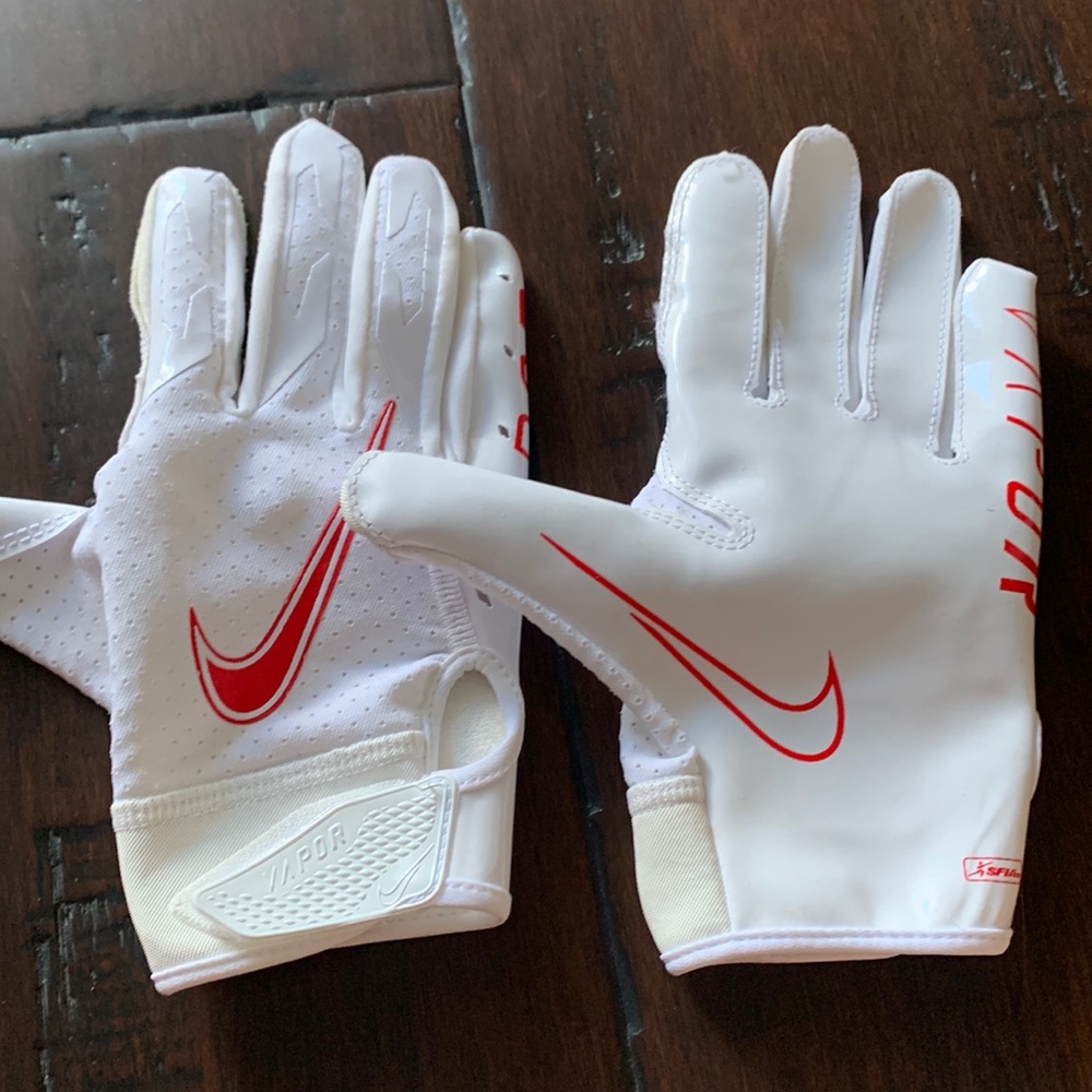 Youth large Nike vapor jet football gloves.  New condition/Never worn.